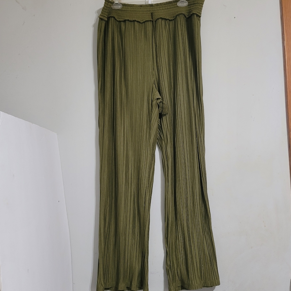Cato Camo Green Pants Size 14 16 Pleated Pull on Elastic Comfy Cozy Fall 1X XL.